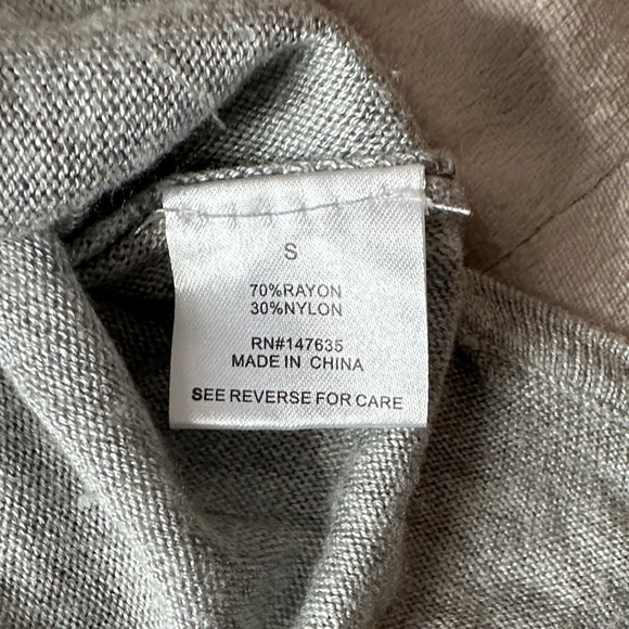 Soft Gray Oversized Turtleneck with Pockets - Picture 7 of 13